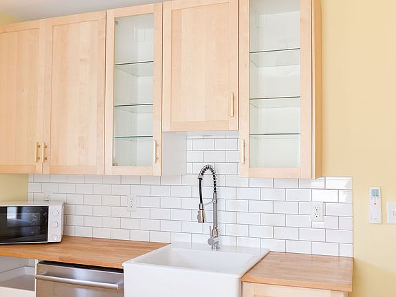 5th image of 3132 Irving Ave S #2