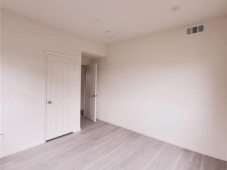 10341 Western Ave — Photo 7