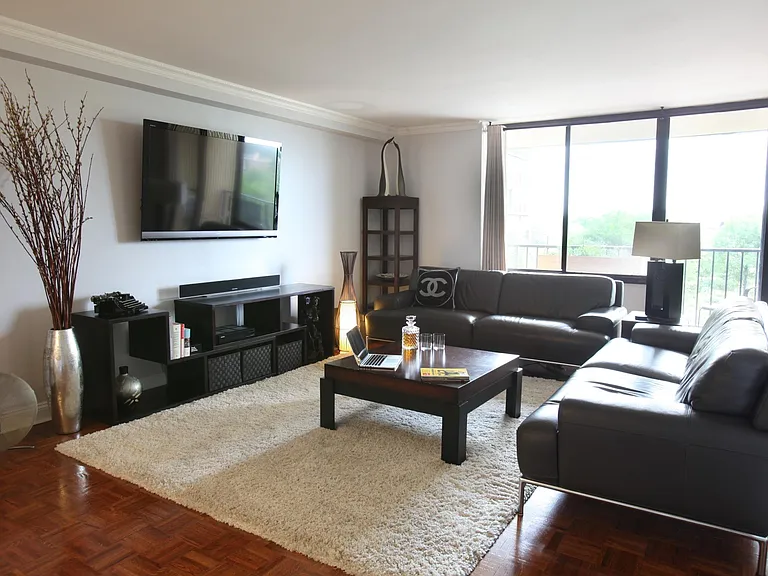 300 Winston Dr #208 — Photo 1