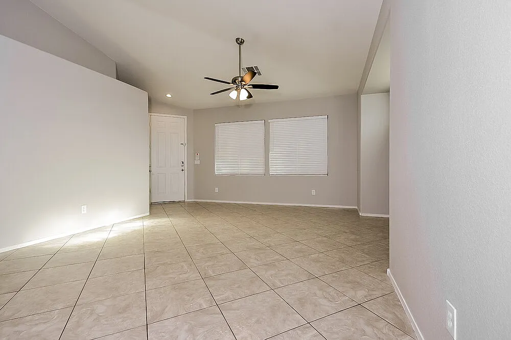 3 bed, 2.0 bath, 1274 sqft, $2,800 — Photo 4