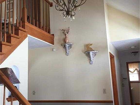3rd image of 9962 Juniper Ct