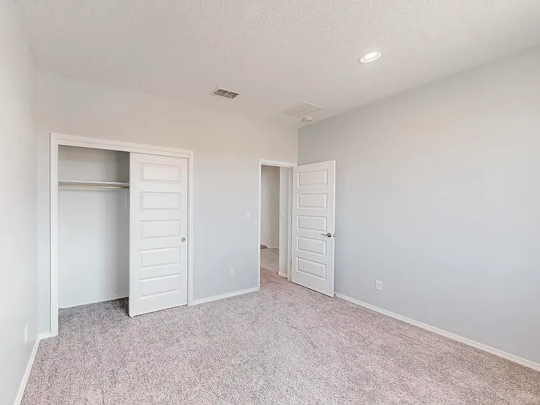 6405 Kings Canyon Cv NE — Photo 31
