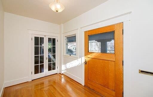 5th image of 608 S Oakdale Ave
