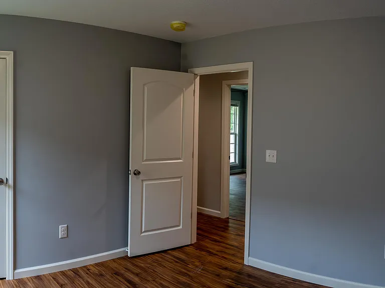 1423 Irwin Ave — Photo 12