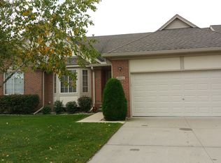28204 Cottonwood Ct, Chesterfield, MI 48047