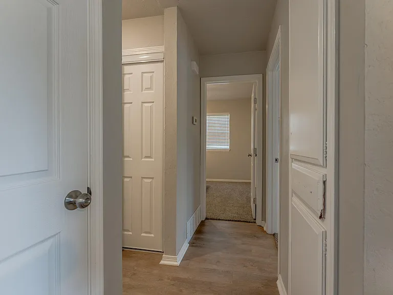 1009 E Main St #1 — Photo 11