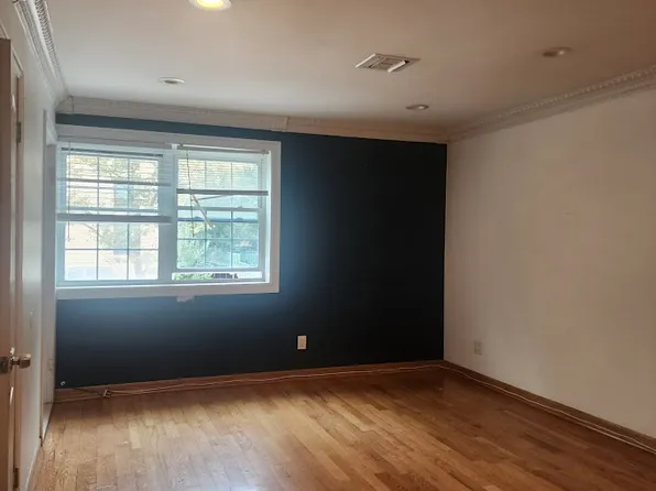 110-06 Colonial Avenue image 6 of 7