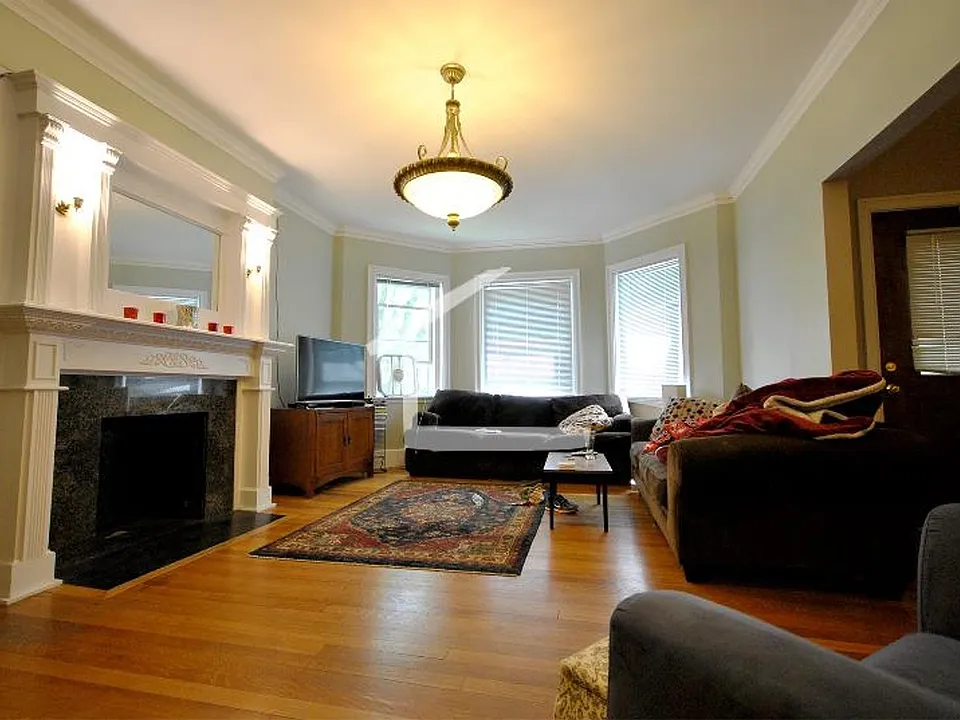 39 Addington Rd #8U