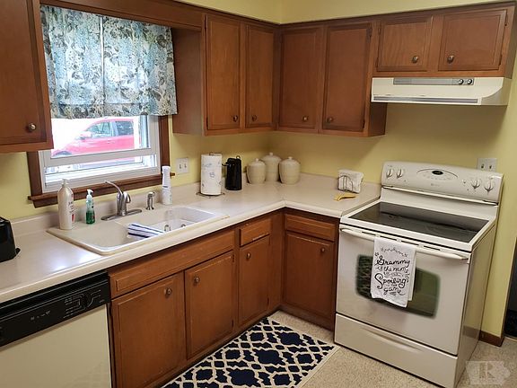 3rd image of 1139 McKimber St