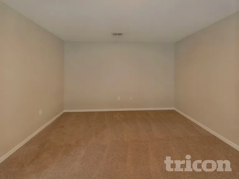 1730 Sunset Ridge Dr — Photo 2