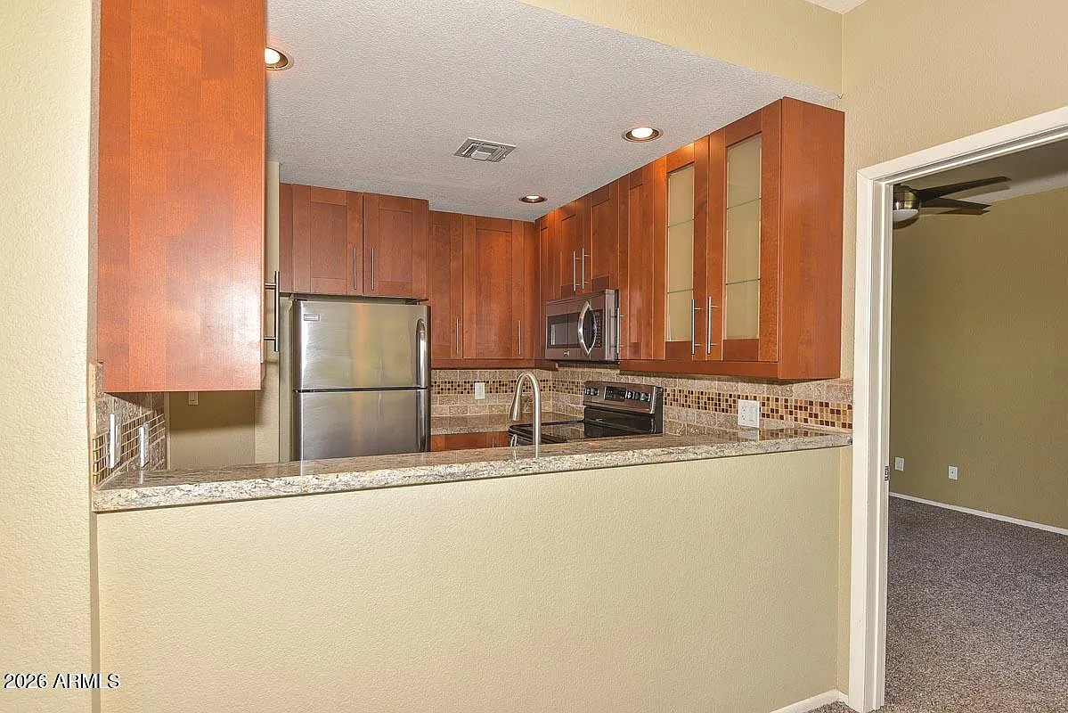 2 bed, 1.0 bath, 888 sqft, $1,450 — Photo 2