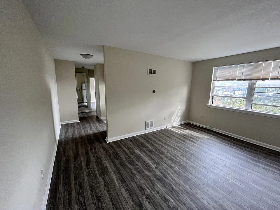 811 Barnaby St SE #T1