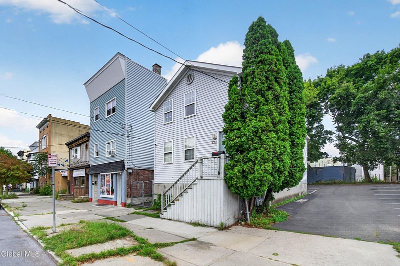 4th image of 473 Washington Avenue