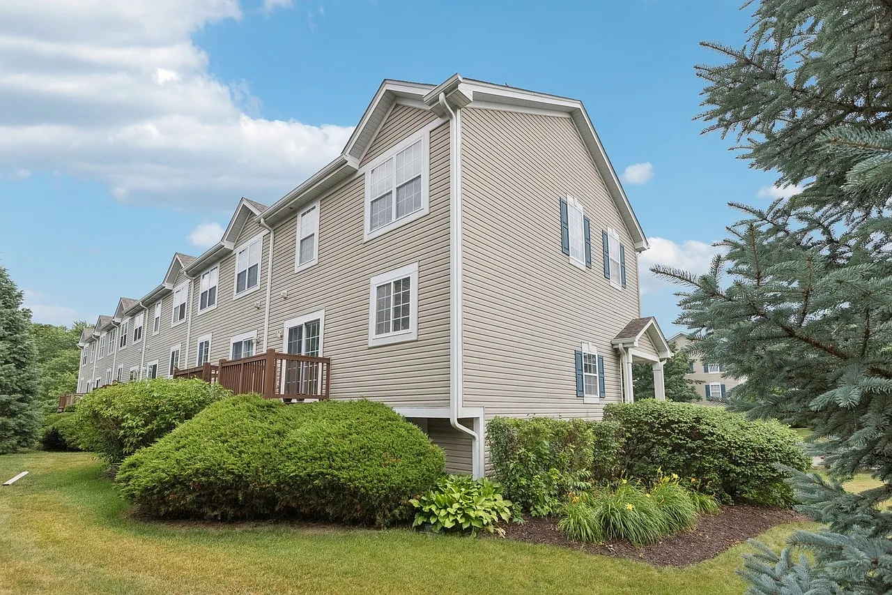 3 bed, 2.5 bath, 1588 sqft, $2,750 — Photo 3