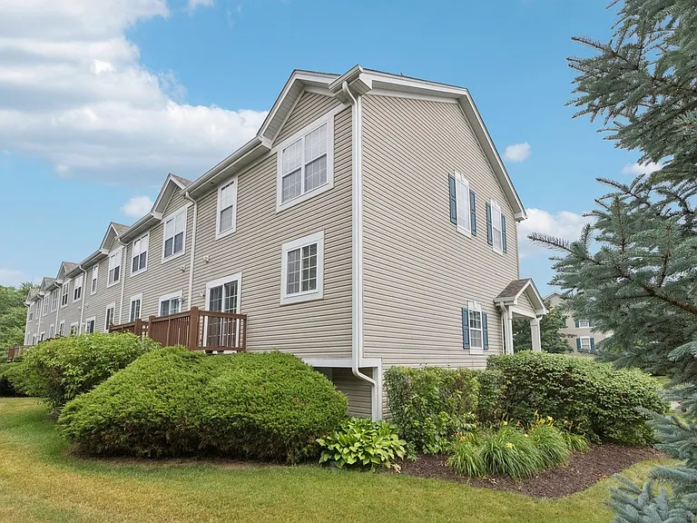 515 Declaration Ln — Photo 3