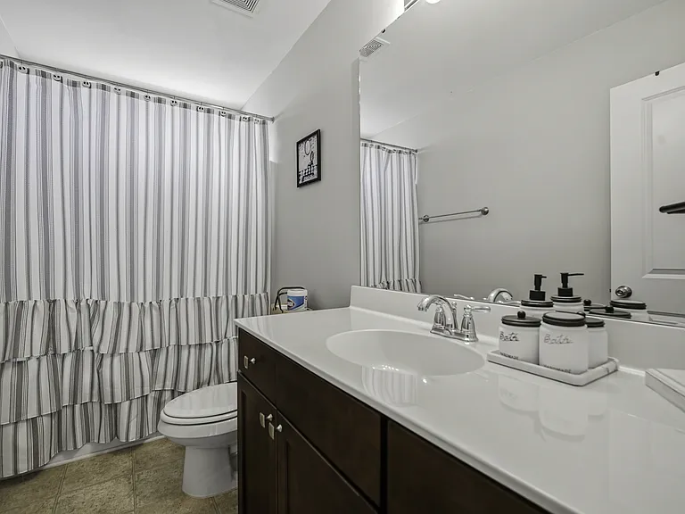 225 Urbano Ln — Photo 40