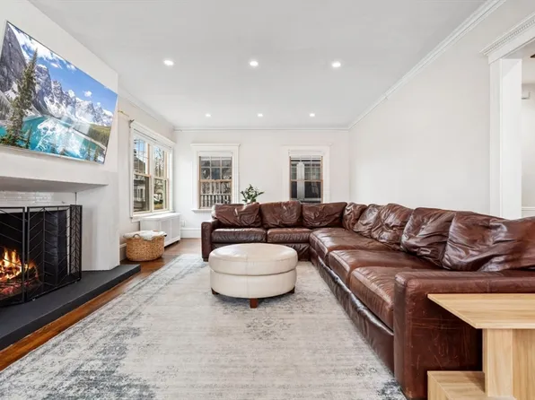 5 Orchard St, Peabody, MA 01960