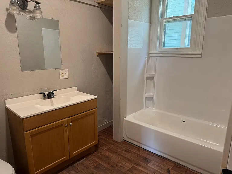 2715 Patee St — Photo 8