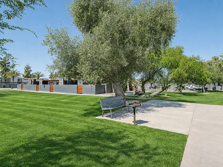 Aqua Apartments — Photo 13
