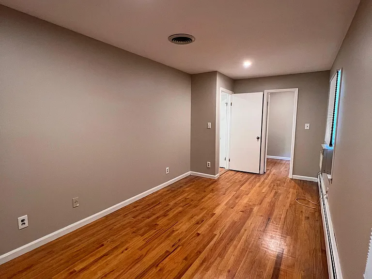 32 E Grand Ave — Photo 9