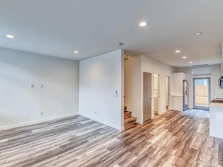 1300 NE 52nd St — Photo 2