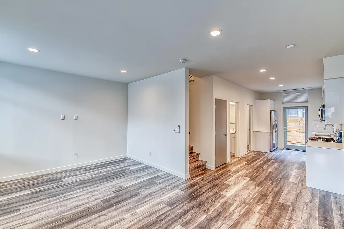 Building Photo - 1300 NE 52nd St