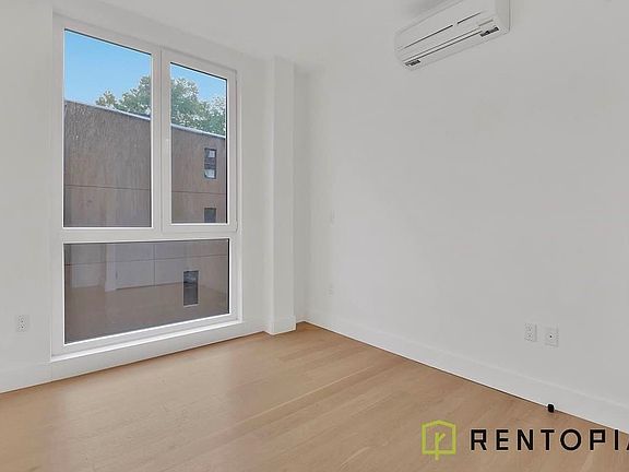5th image of 426 Tompkins Ave APT 4B