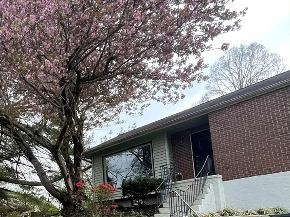 103 College Park Ln, Knoxville, TN 37918