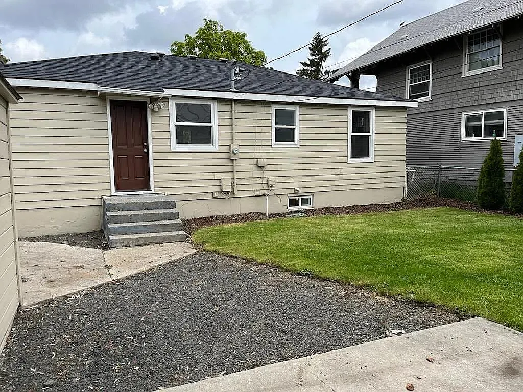 Building Photo - 808 E Ermina Ave
