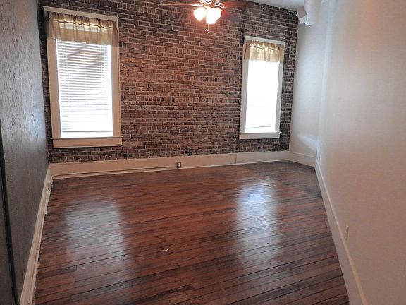 4th image of 116 N Broadway St