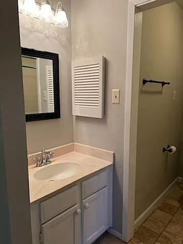 2327 Goldspring Ln — Photo 25