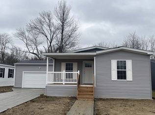 10 Chestnut Ln #CHS10, Olmsted Falls, OH
