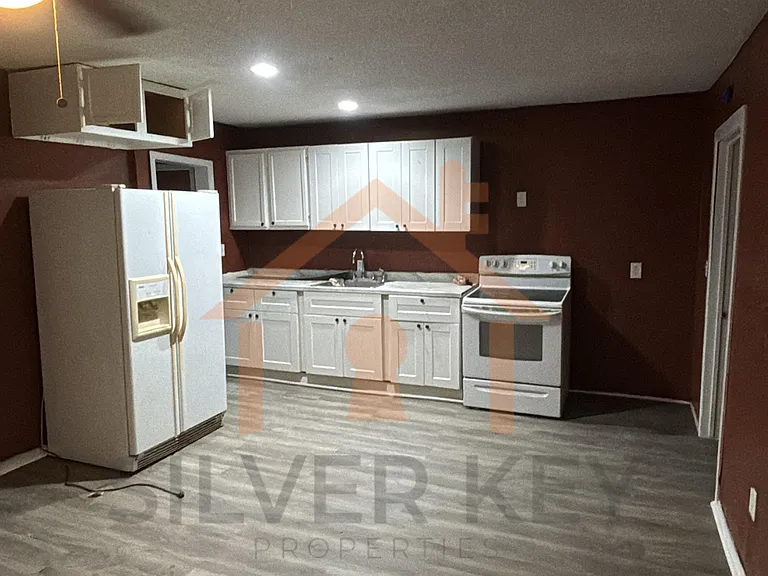 1202 NW Baldwin Ave #B — Photo 3