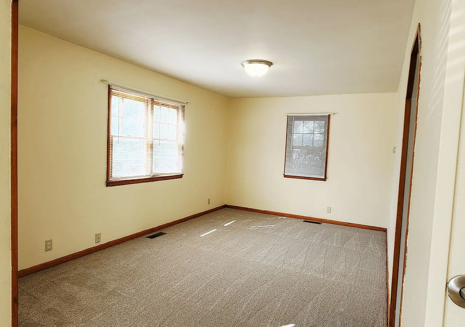 Centrally Located One Bedroom House For Rent — Photo 2
