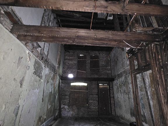 4th image of 10606 S Langley Ave