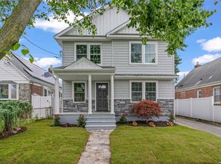 102 N 7th St, New Hyde Park, NY 11040