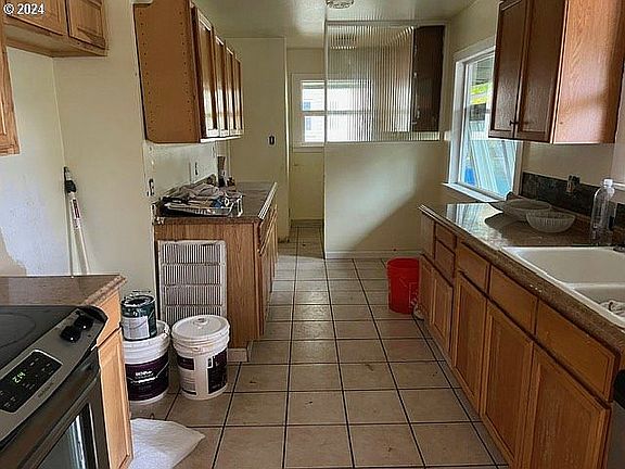 3rd image of 319 Charlotte Way