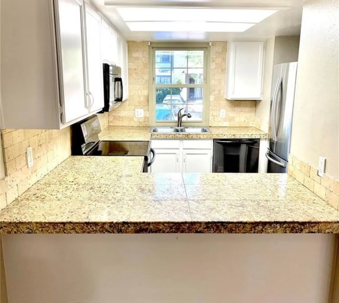 2 bed, 980 sqft, $2,300 — Photo 4
