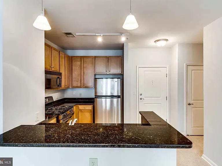 2655 Prosperity Ave #305 — Photo 9