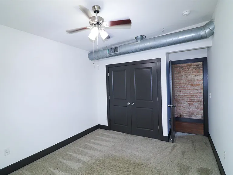 2611 Vine St — Photo 36