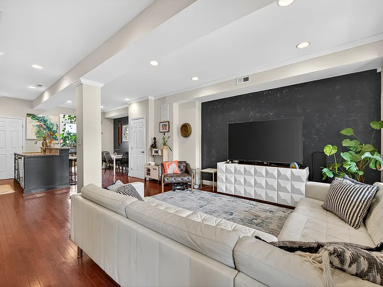 316 Todd Pl NE — Photo 9