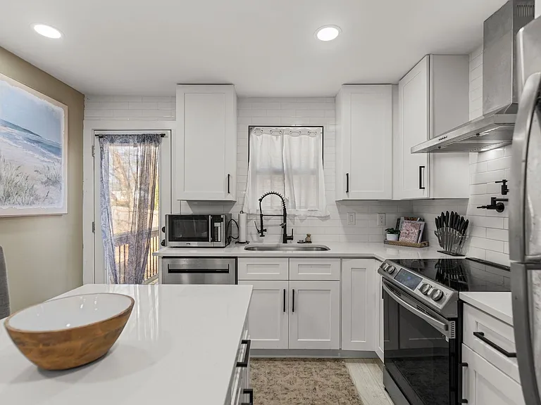 20 Virginia Dr — Photo 14