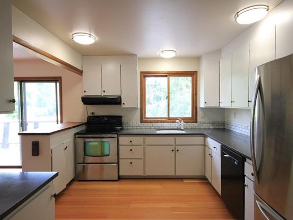 4th image of 447 Karrow Ave