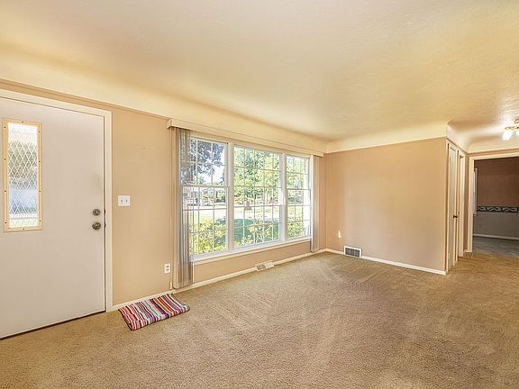 3rd image of 37295 Carleen Ave