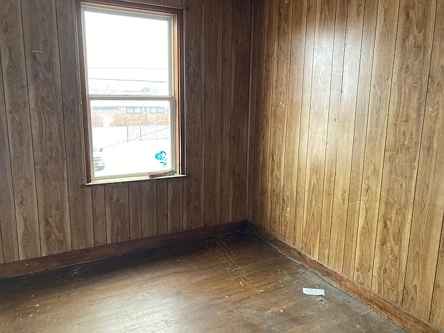 376 N Elm St — Photo 3