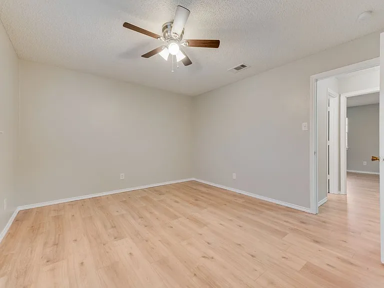 1728 W Sanford St #J — Photo 6
