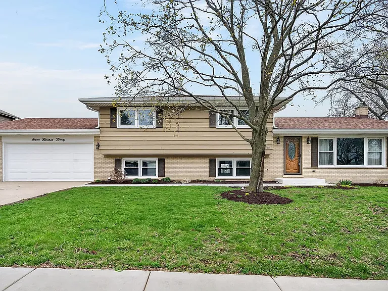 720 Preston Ln — Photo 8