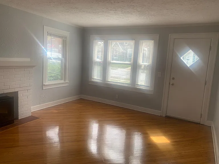 3440 Granton Ave — Photo 3