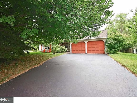 2nd image of 38 Hershey Ct