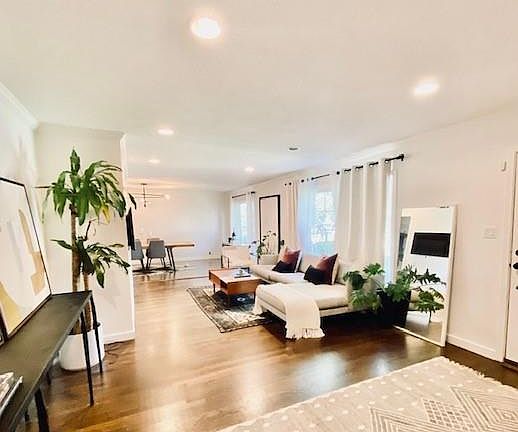 3rd image of 3754 Juniper Dr